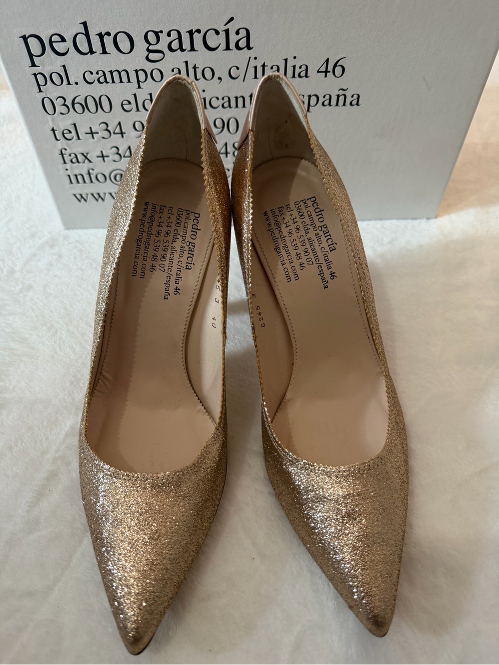 Pedro Garcia Gold Glitter Pointed-Toe Pumps